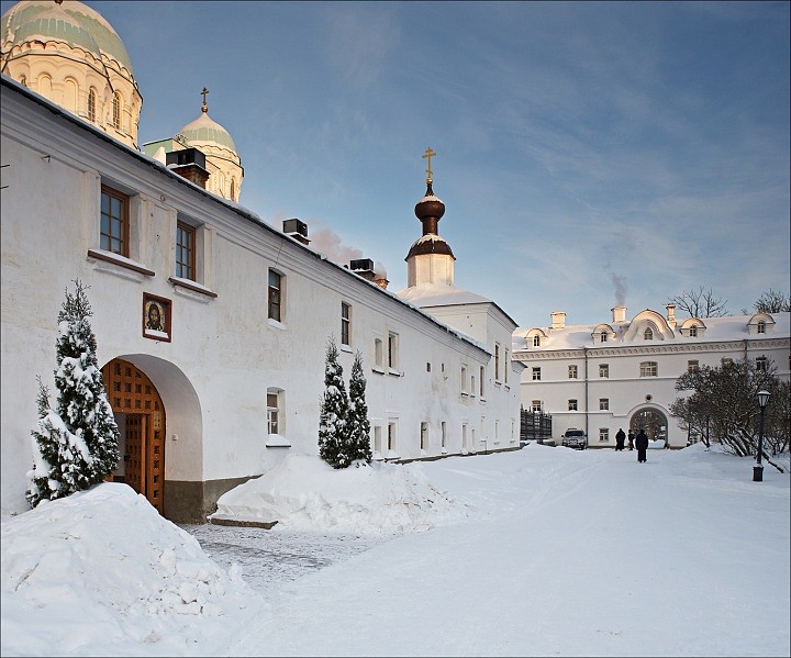 В монастыре зимой
