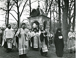 Крестный ход на скит Всех Святых. Фото Сергея Компанийченко. 2 июня 1991 год