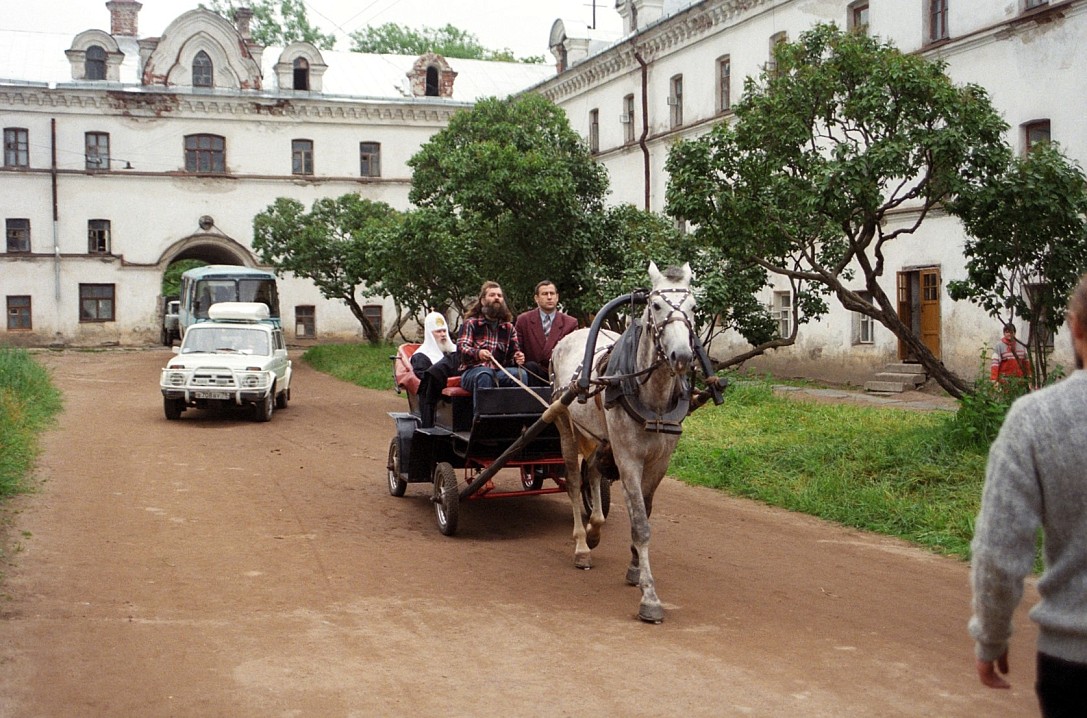 Визит Приснопоминаемого Патриарха Алексия II в Валаамскую обитель 1998 года. Восточные врата внешнего каре