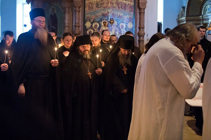 Монашеский постриг, будь то в малую или великую схиму, нельзя считать простым обрядом. 