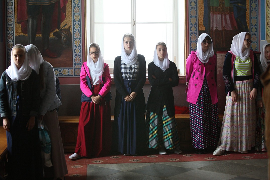 Убедительная просьба во время богослужения установить ваши сотовые телефоны в беззвучный режим или выключить.