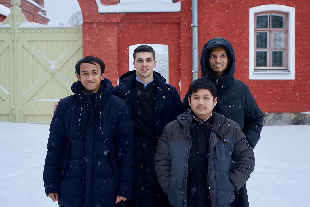 У каждого свой путь ко спасению, своя дорога, своя ниточка от земли к небу, к Богу. Мы можем надеяться и молиться, что Господь управит все в их