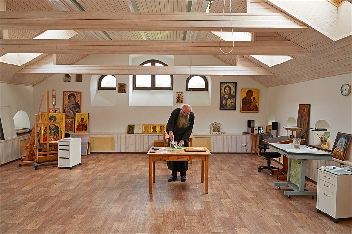 В иконописной мастерской