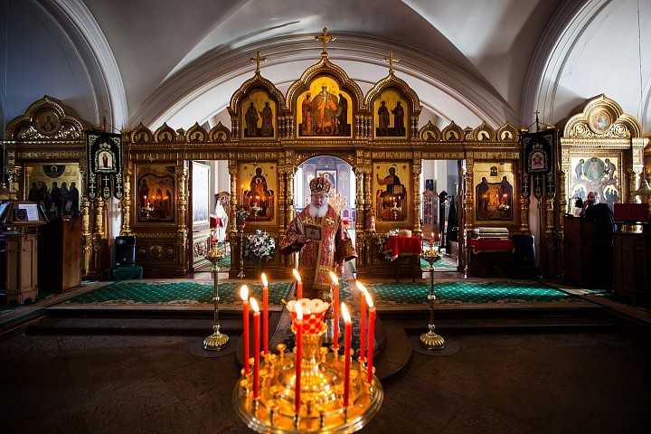 Ему подобает честь и слава, со Отцем и Святым Духом – Троице Единосущной и Нераздельной, ныне и присно, во все времена и во веки веков. Аминь. СВЕТЛОЕ ХРИСТОВО ВОСКРЕСЕНИЕ. ПАСХА. Евангелие о Победителе смерти. Святитель Николай (Велимирович)