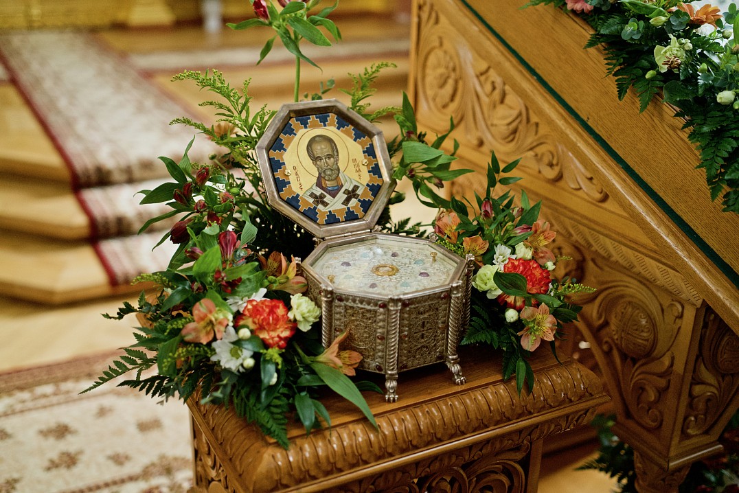 Правило веры и образ кротости, воздержания учителя яви тя стаду твоему яже вещей истина; сего ради стяжал еси смирением высокая, нищетою богатая. Отче священноначальниче Николае, моли Христа Бога спастися душам нашим.