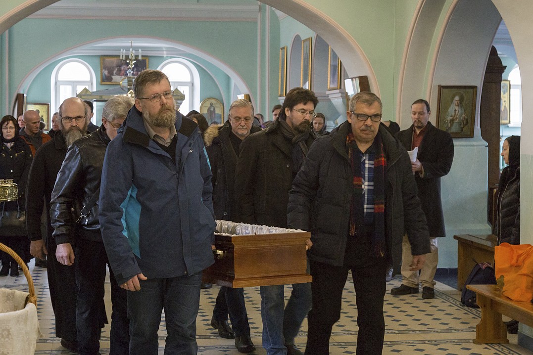 После отпевания в Иоанновском женском монастыре на Карповке 7 марта 2020 года