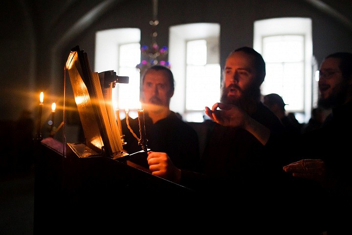  “Отче Святый, врачу душ и телес…” Эта древняя молитва и в наше время произносится при совершении Соборования, и более того – является, говоря богословским языком, тайносовершительной формулой.