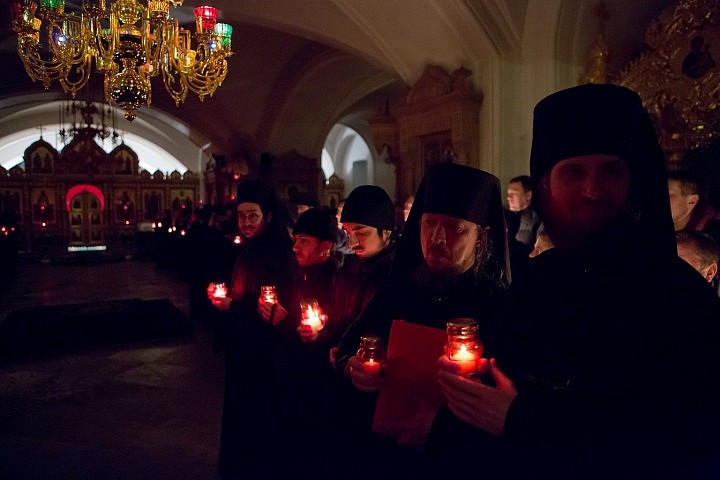 Когда наше сердце через живую истинную веру во Христа, через очищение от страстей, приближается, познаёт и видит в себе живущего Христа.