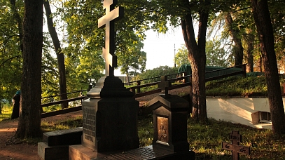 Старое братское кладбище обители