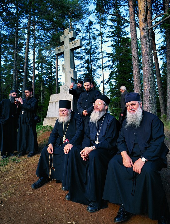 Отец Панкратий с игуменом и братией афонского монастыря Ватопед на Предтеченском скиту. 2002 г.