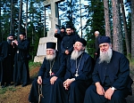 Отец Панкратий с игуменом и братией афонского монастыря Ватопед на Предтеченском скиту. 2002 г.