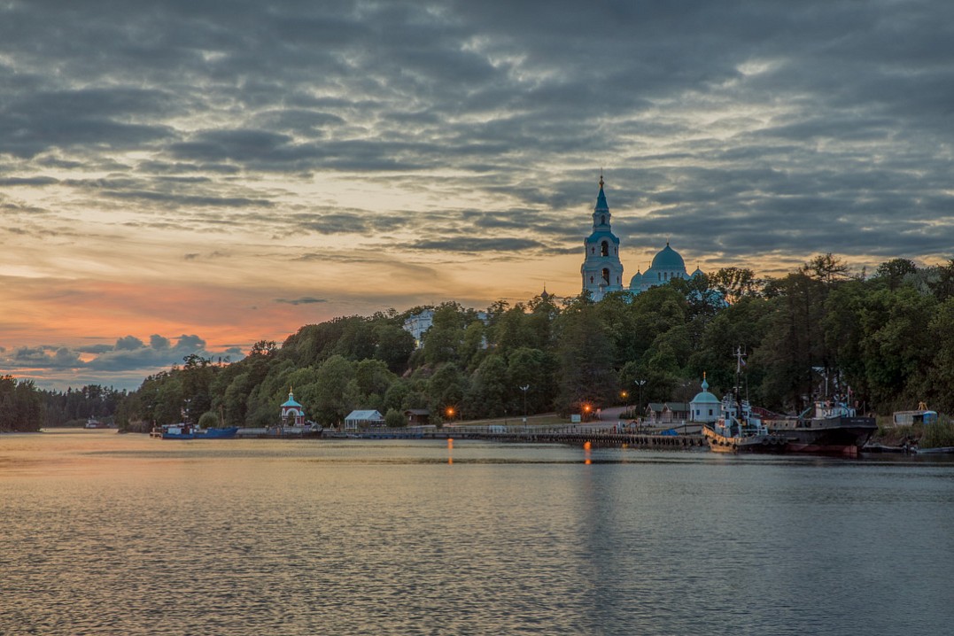 Веер у пристани, Станислав Трофимов