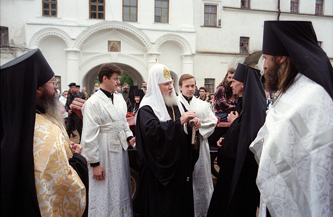 Визит Приснопоминаемого Патриарха Алексия II в Валаамскую обитель 1998 года. Надвратный храм во имя Святых Первоверховных апостолов Петра и Павла