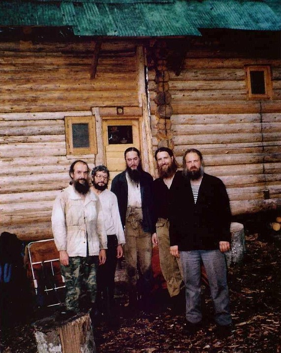 У церкви Пресвятой Троицы