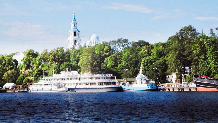 На берегу Монастырской бухты