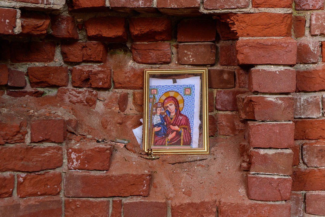 Внутри храма.