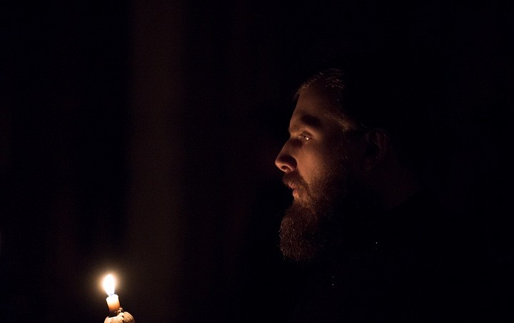 Я снова остался один. «Что ж, надо попробовать с молитвой, – подумал я и стал читать про себя: Господи Иисусе Христе, помилуй мя грешного! Господи Иисусе Христе, помилуй мя грешного!»