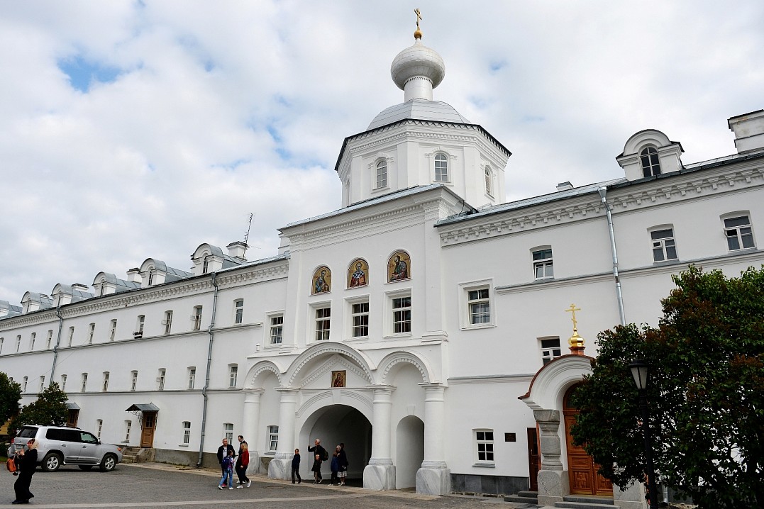 Храм во имя Святых Первоверховных апостолов Петра и Павла. Освящение храма во время визита Святейшего Патриарха Кирилла в 2018 году