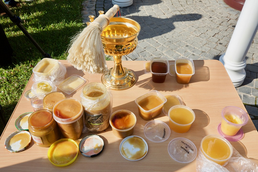 Новоосвященный в Валаамском монастыре мёд.