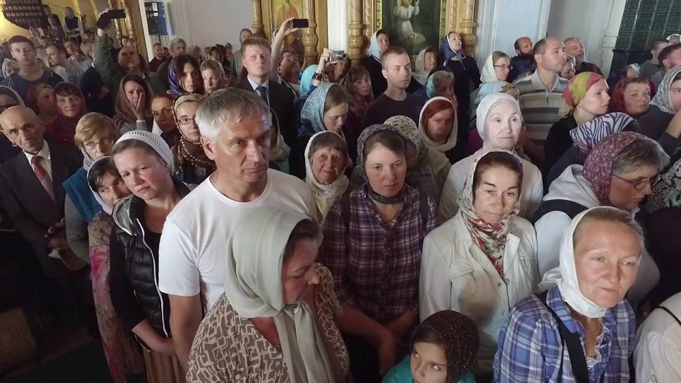 Патриарх Кирилл совершил славление у честных мощей преп  Сергия и Германа Валаамских