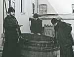 У Келарной.