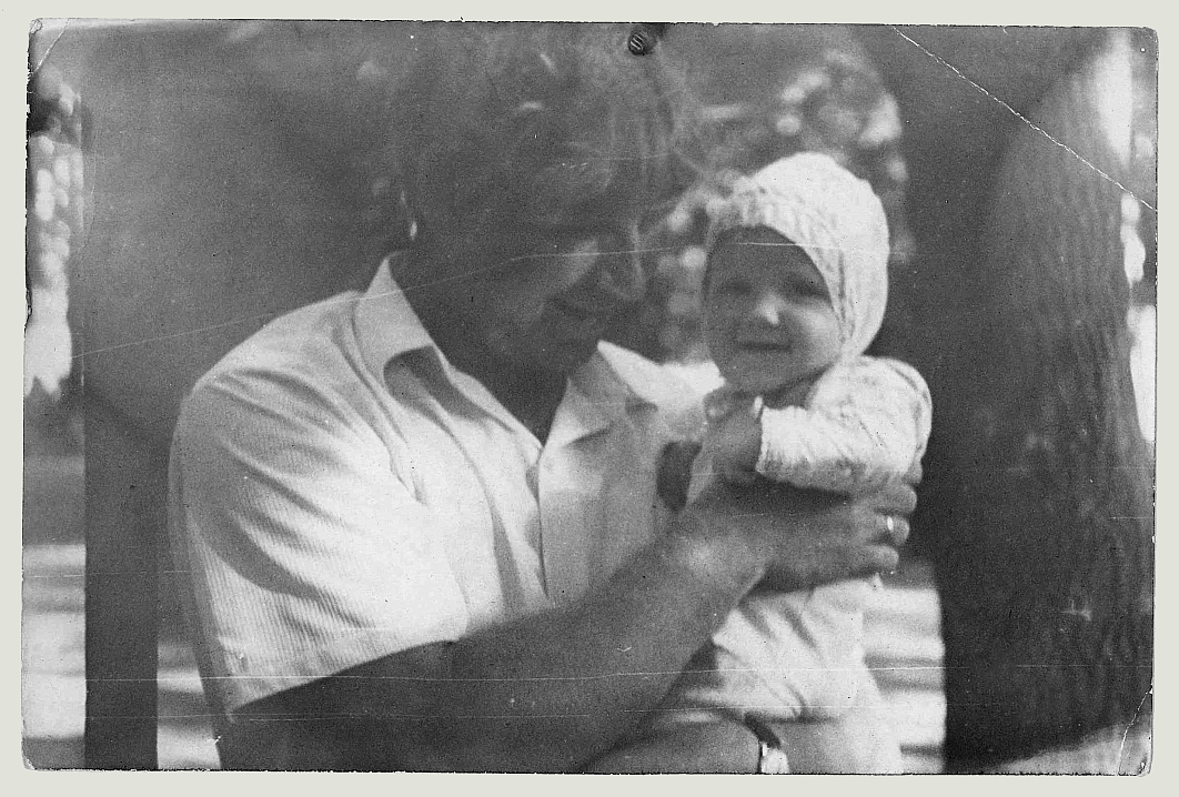 С дочерью Лидой. Мценск, 1972 год