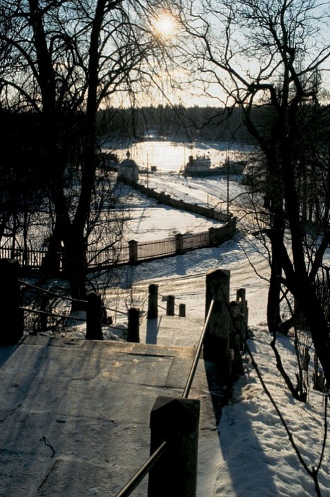 Монастырская гранитная лестница. 1991 г.