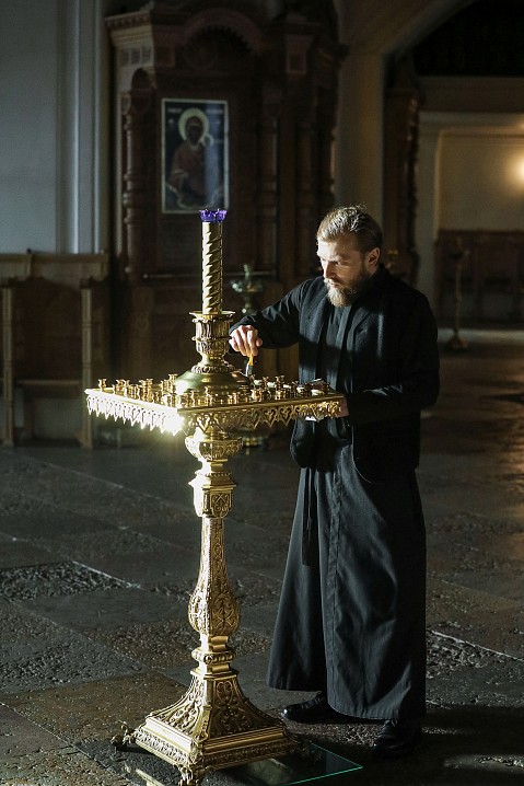 суровые будни старшего церковника