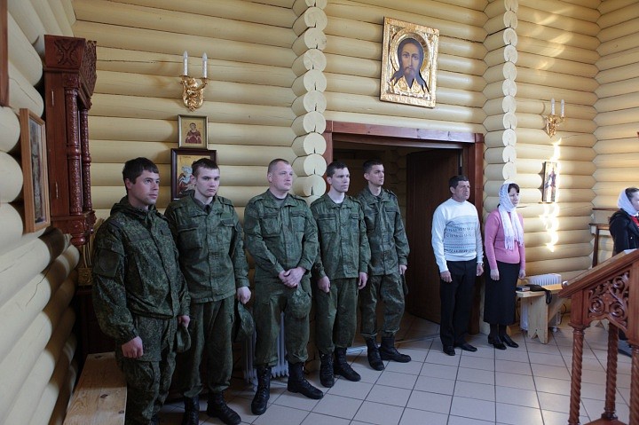 Но ещё до того, как они получат повестку, молодые люди должны несколько месяцев потрудиться в монастыре, нести монастырские послушания и вести образ жизни по монастырскому уставу.