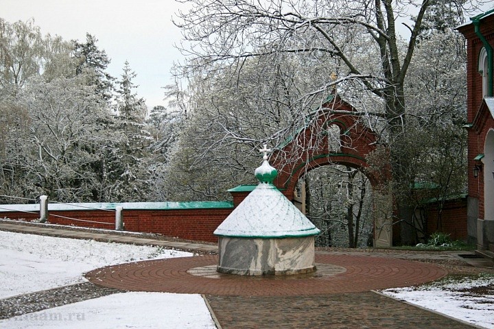 Дворик Воскресенского скита.