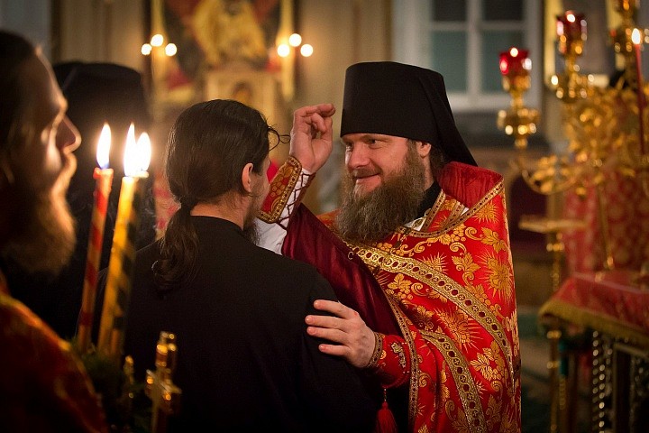 Какая рука Тебя не приимет! Какое сердце не изольет Тебя на раны свои! Какие уста возмогут воспеть Тебя!