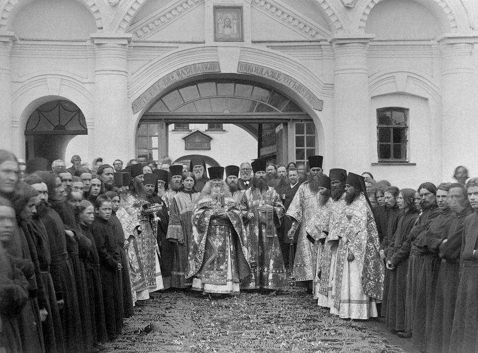 Святые врата. Встреча епархиального архиерея.