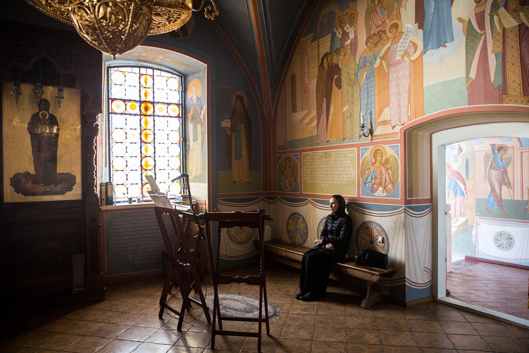 В тиши храма, Лиана Даренская