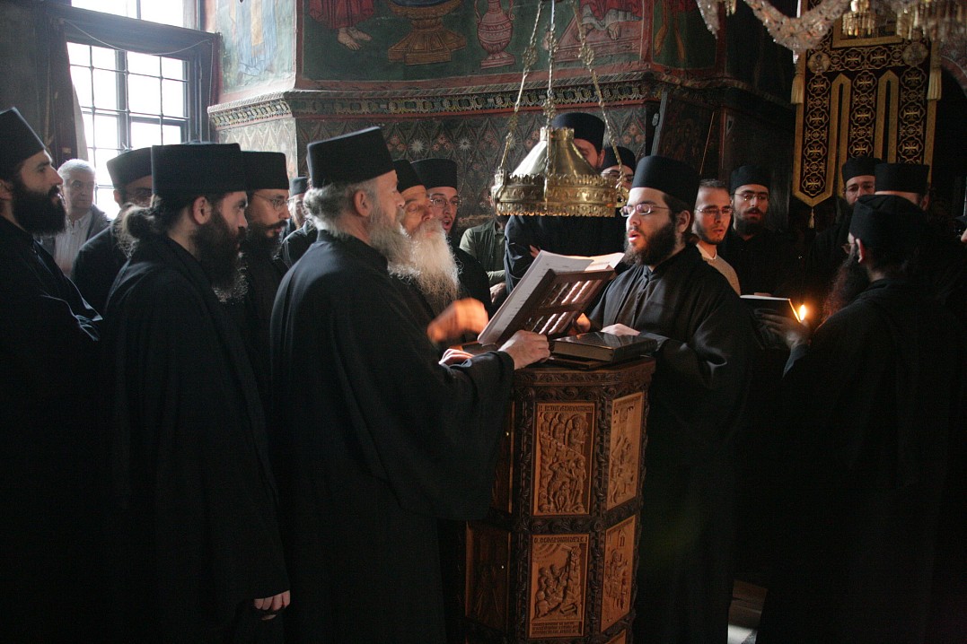 Афон. Монастырь Ватопед. Панигир преподобного Евдокима (Саввы) Ватопедского (5 октября по ст. ст.). Клирос. Братский хор.