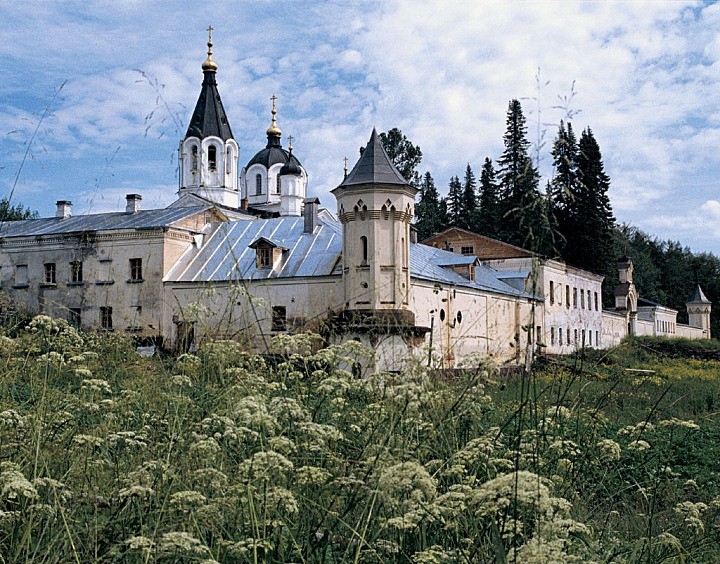 Скит Всех Святых напоминает небольшую крепость. 1993 г.