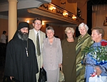 Отец Григорий, почётный гость 150-летнего юбилея И.В. Мичурина, среди светил садоводства России: В.Н. Сорокопудов - ведущий специалист по ягодникам из Новосибирска; Л.Т. Ищенко - крупнейший специалист по стрессоустойчивости и иммунитету; Н.С. Самигуллина 