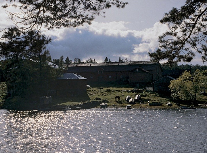 Монастырская ферма. Вид от Смоленского скита. 1993 г.