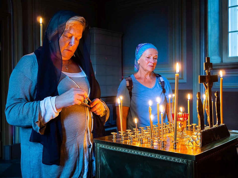 Тяжела разлука с нашими родными, близкими, любимыми, но она не вечна. Мы расстаемся не навсегда.