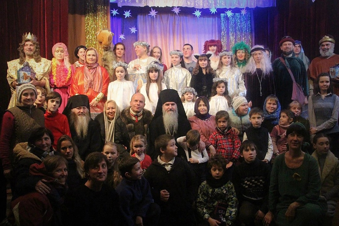 отец Мефодий на Рождественском спектакле