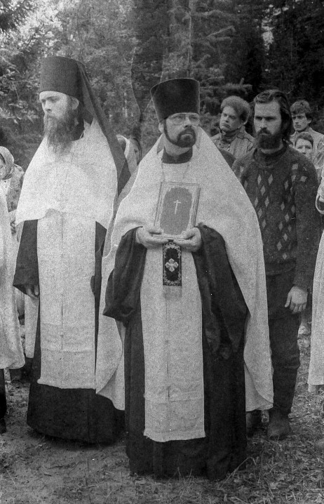 Справа трудник Евгений Мухин, будущий эконом монастыря