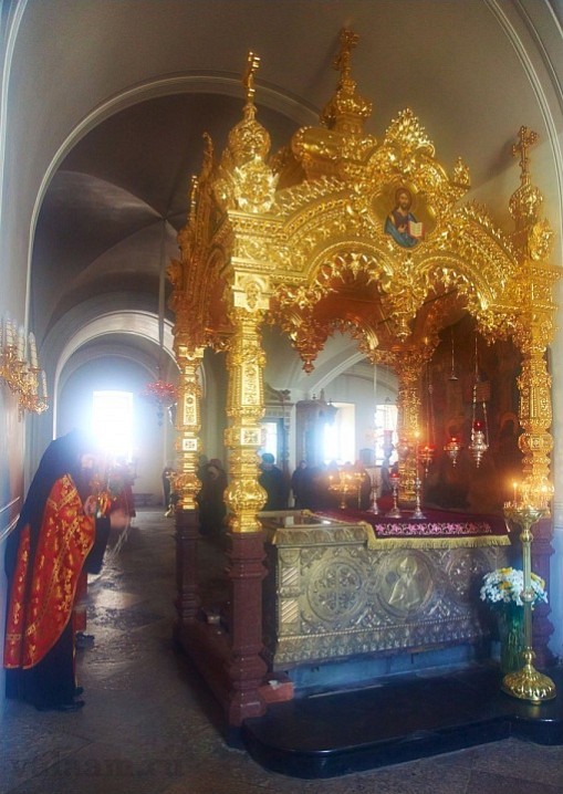 У раки Преподобных