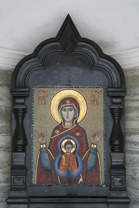 Образ Божией Матери внутри часовни