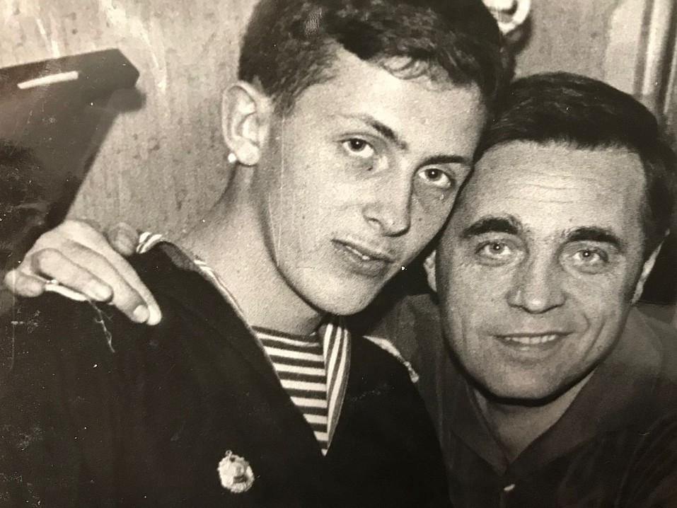 Капитан 1-го ранга Кирилл Буйко с сыном Виктором