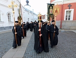Крестный ход на Светлой седмице. Николай справа. 20 апреля 2020 года.