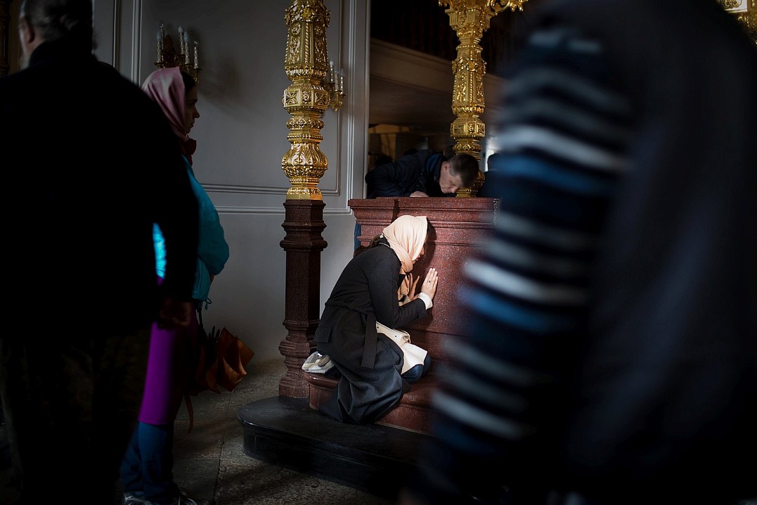 Святой Николай Сербский говорил, что если бы молодой человек спросил его: «Как спасти свою душу?» - он бы посоветовал только взять на себя заботу хотя бы об одном несчастном человеке.