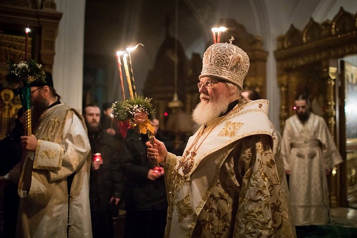 О воскресший Господи, как Ты воскресением Своим для всех стал всем! О пребогатый Царю, как Ты одним Своим даром наполнил все пустые руки, воздетые к небу!