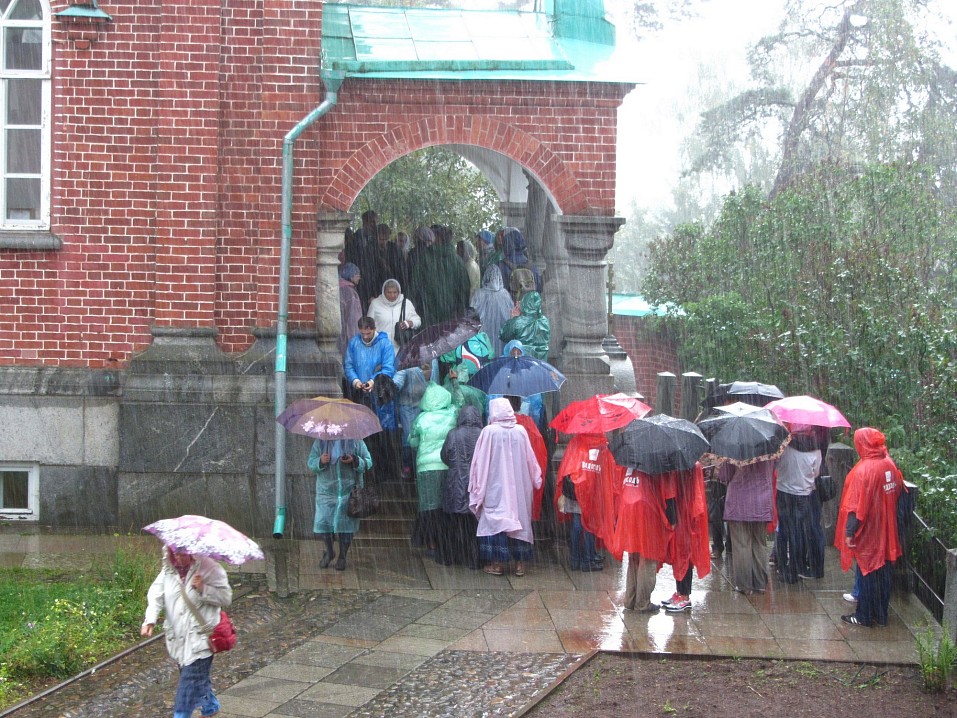 Никогда не знаешь, что на севере понадобится больше – зонт или дождевик с капюшоном либо солнечные очки.