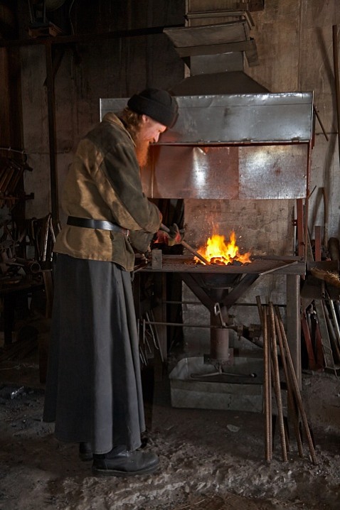 В кузнице