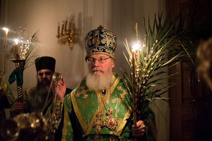 По свидетельству Священного Писания мы знаем, что Мессия в Своем подвиге соединяет три главных служения – Он является Первосвященником, Пророком и Царем.