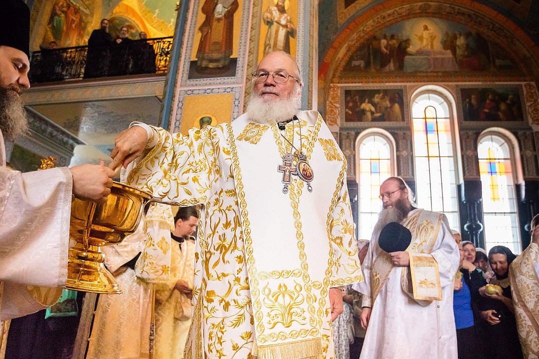 Преображение необходимо каждому из нас, это цель нашей жизни. Каждая душа христианская, каждый христианин призван преображаться благодатью Святаго Духа.